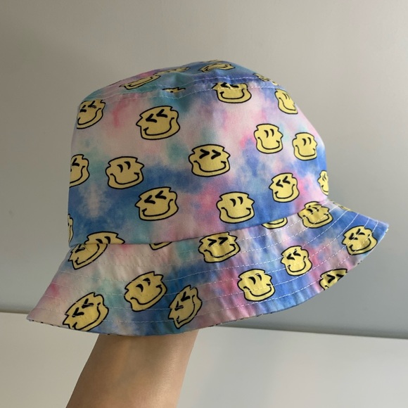 Warped Smiley Face Bucket Hat Tie Dye 